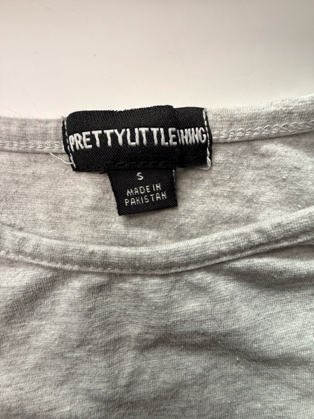 PrettyLittleThing Heather Gray Logo Bodysuit - Picture 4 of 6